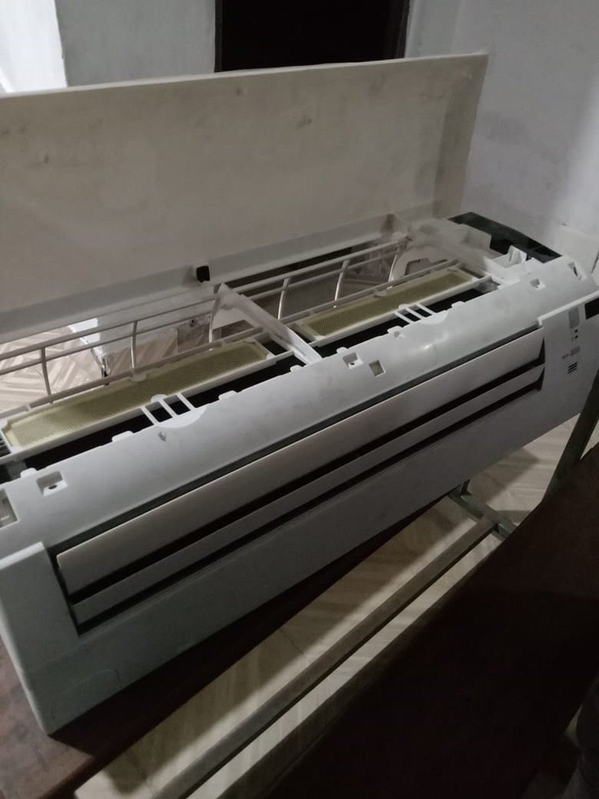 AC un-installation